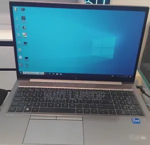 New Laptop HP ZBook Firefly G8 16GB Intel Core i7 SSD 512GB
