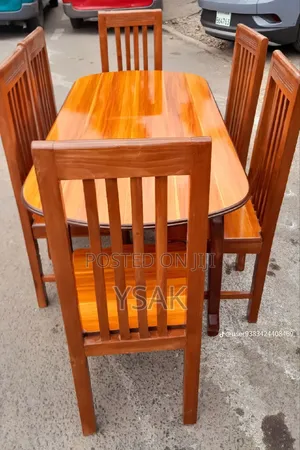 ሚገራርሙ የመመገቢያ ወበር ጠረጴዛ