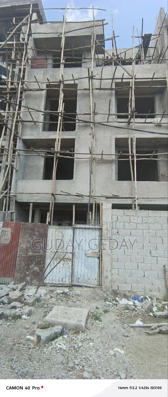 6bdrm House in Akaky Kaliti for sale