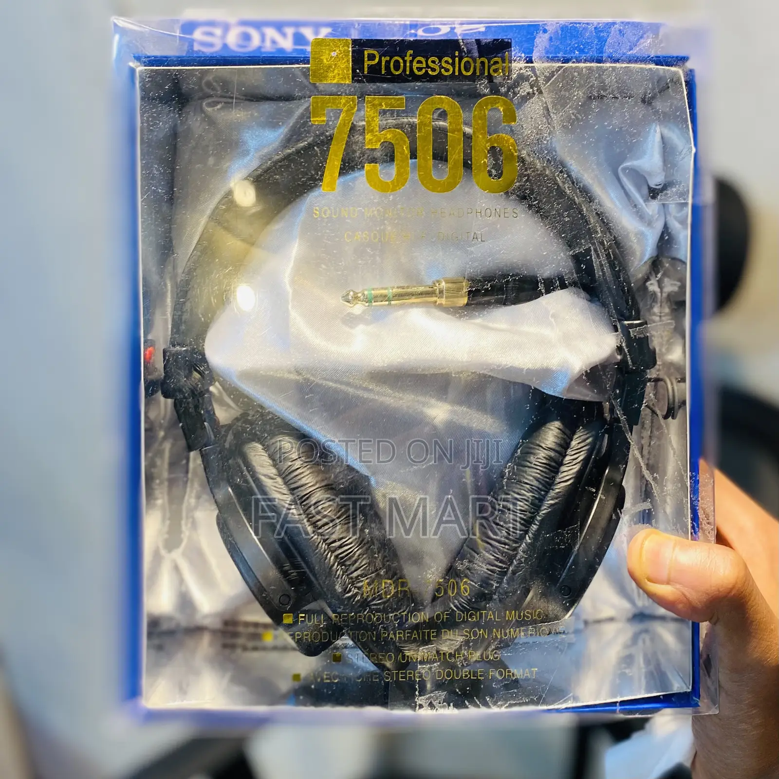 Sony MDR-7506 Professional Studio Monitor Headphones.