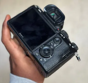 Sony A7 LLL 28-70mm Kit Lens 2 Batteries