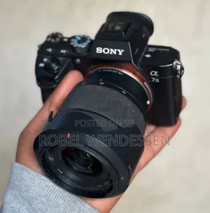 Sony A7 LLL 28-70mm Kit Lens 2 Batteries