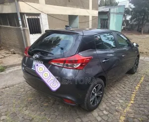 Toyota Yaris 2019 Gray