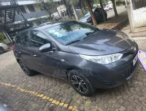 Toyota Yaris 2019 Gray
