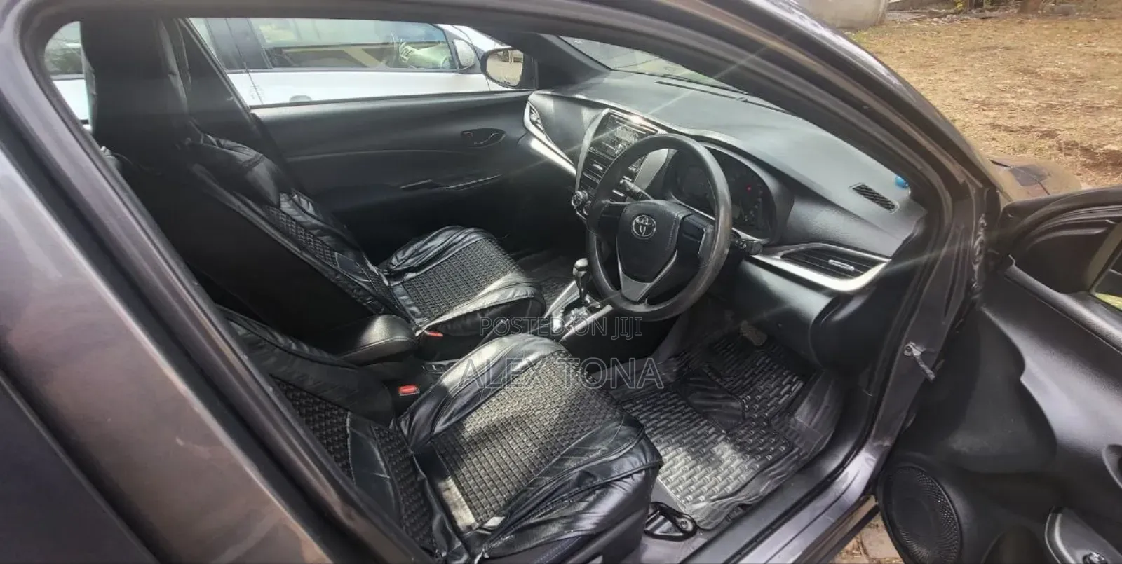 Toyota Yaris 2019 Gray