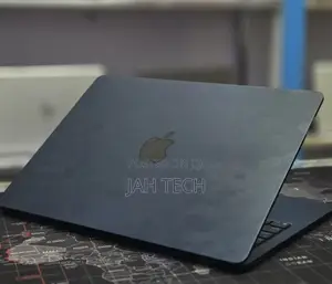 New Laptop Apple MacBook Air 2025 M4 13-inch 16GB Apple M4 SSD 256GB
