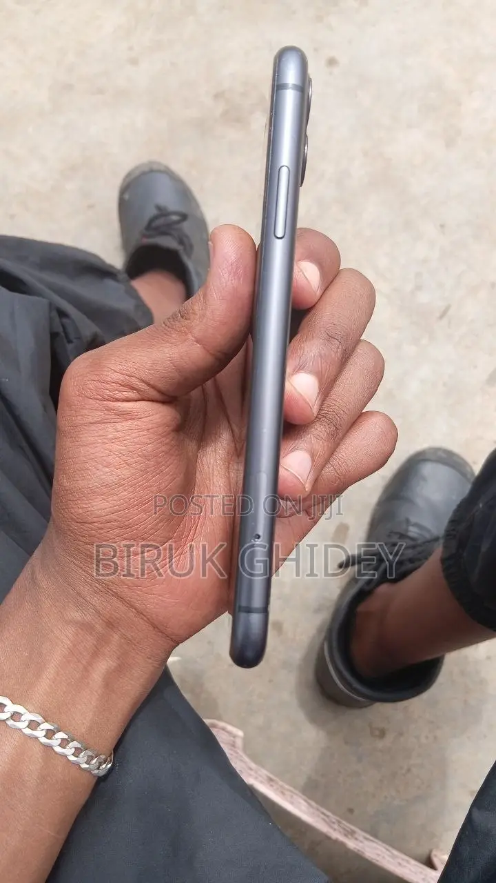 Apple iPhone 11 64 GB Black