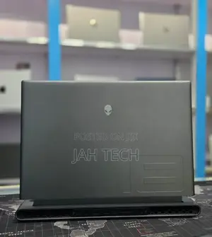 New Laptop Alienware M17x R2 16GB Intel Core i7 SSD 1T