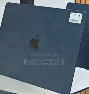 New Laptop Apple MacBook 16GB Apple M4 SSD 256GB
