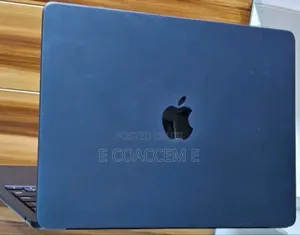 New Laptop Apple MacBook 16GB Apple M4 SSD 256GB