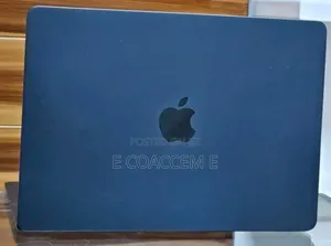 New Laptop Apple MacBook 16GB Apple M4 SSD 256GB