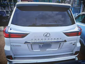 Lexus LX 570 AWD 2021 White