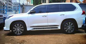 Lexus LX 570 AWD 2021 White