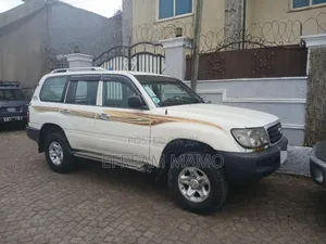 Toyota Land Cruiser 2005 White