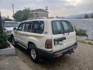 Toyota Land Cruiser 2005 White