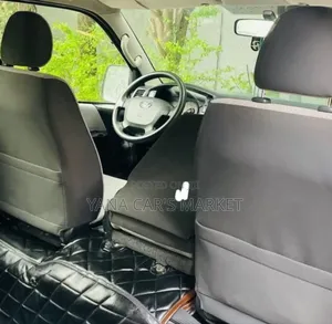 Toyota HiAce 2012