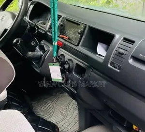 Toyota HiAce 2012