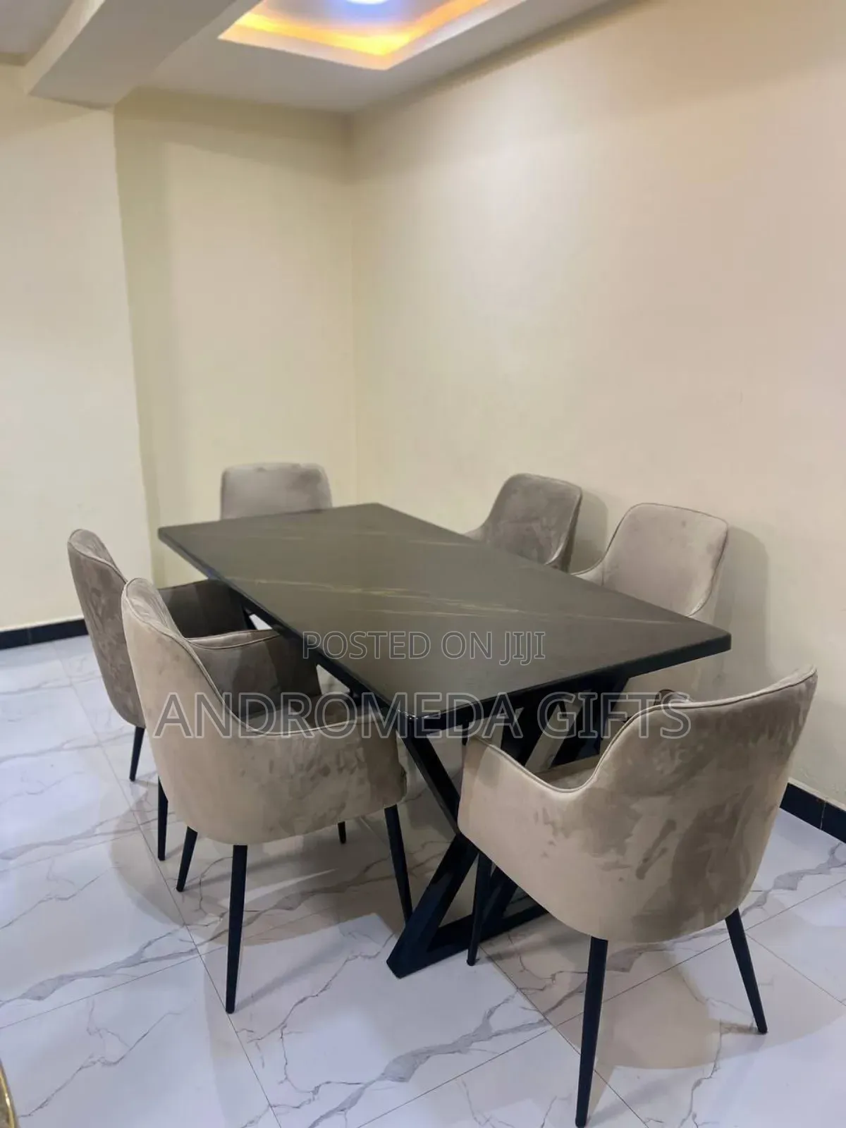 Dinning Table With 6 Chairs