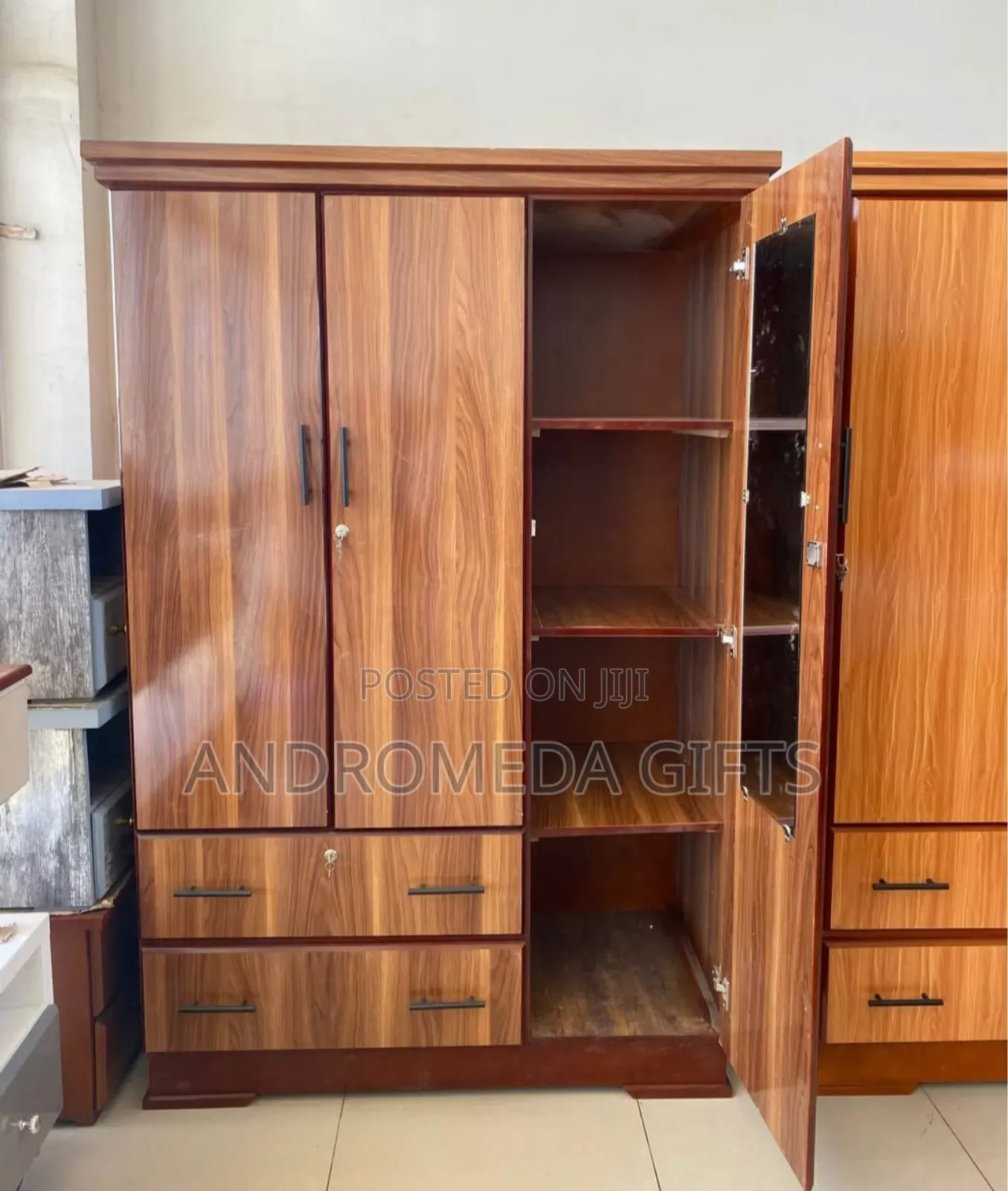 Luxury Closet - ዘመናዊ ቁምሳጥን