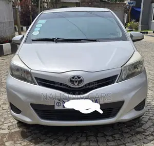 Toyota Yaris 2012 Silver