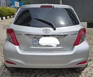 Toyota Yaris 2012 Silver