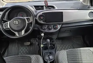 Toyota Yaris 2012 Silver