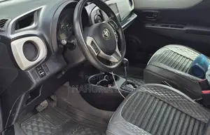 Toyota Yaris 2012 Silver
