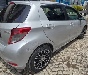 Toyota Yaris 2012 Silver
