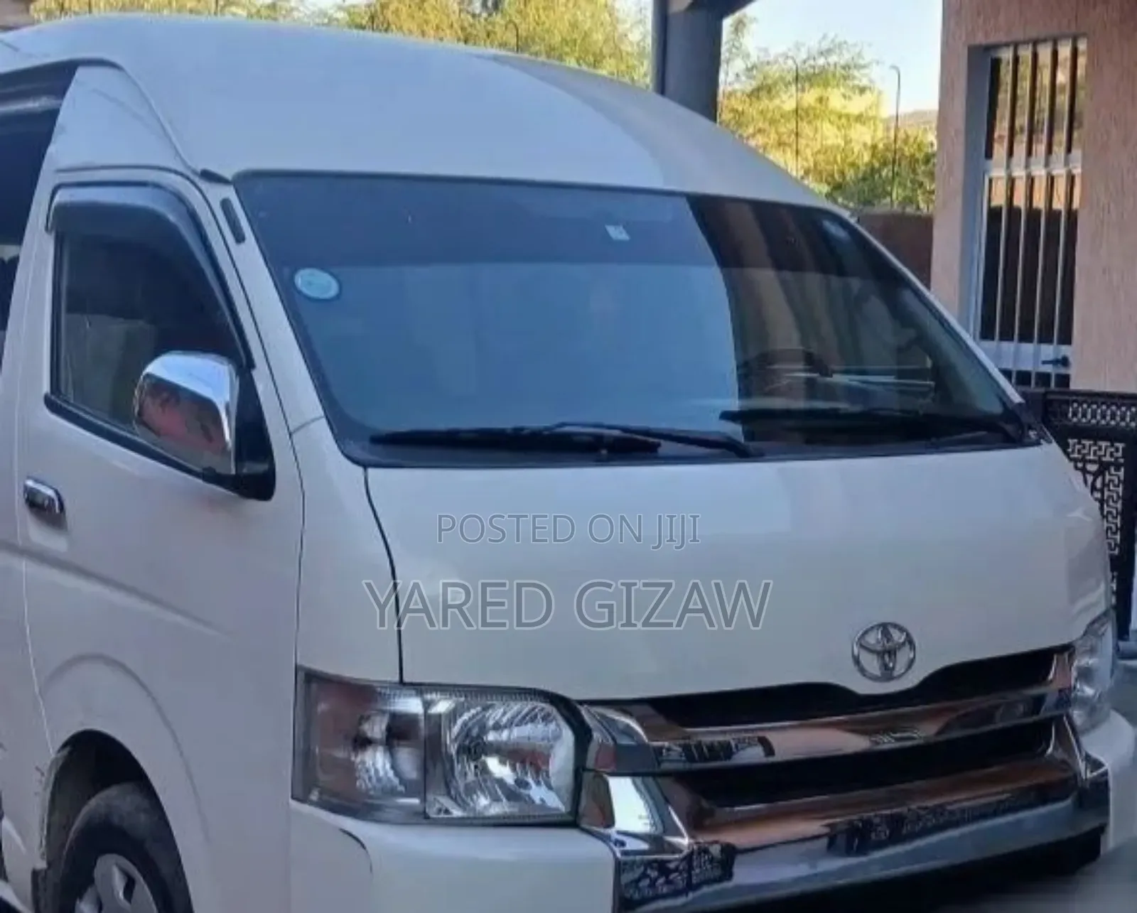Toyota HiAce 2013 White