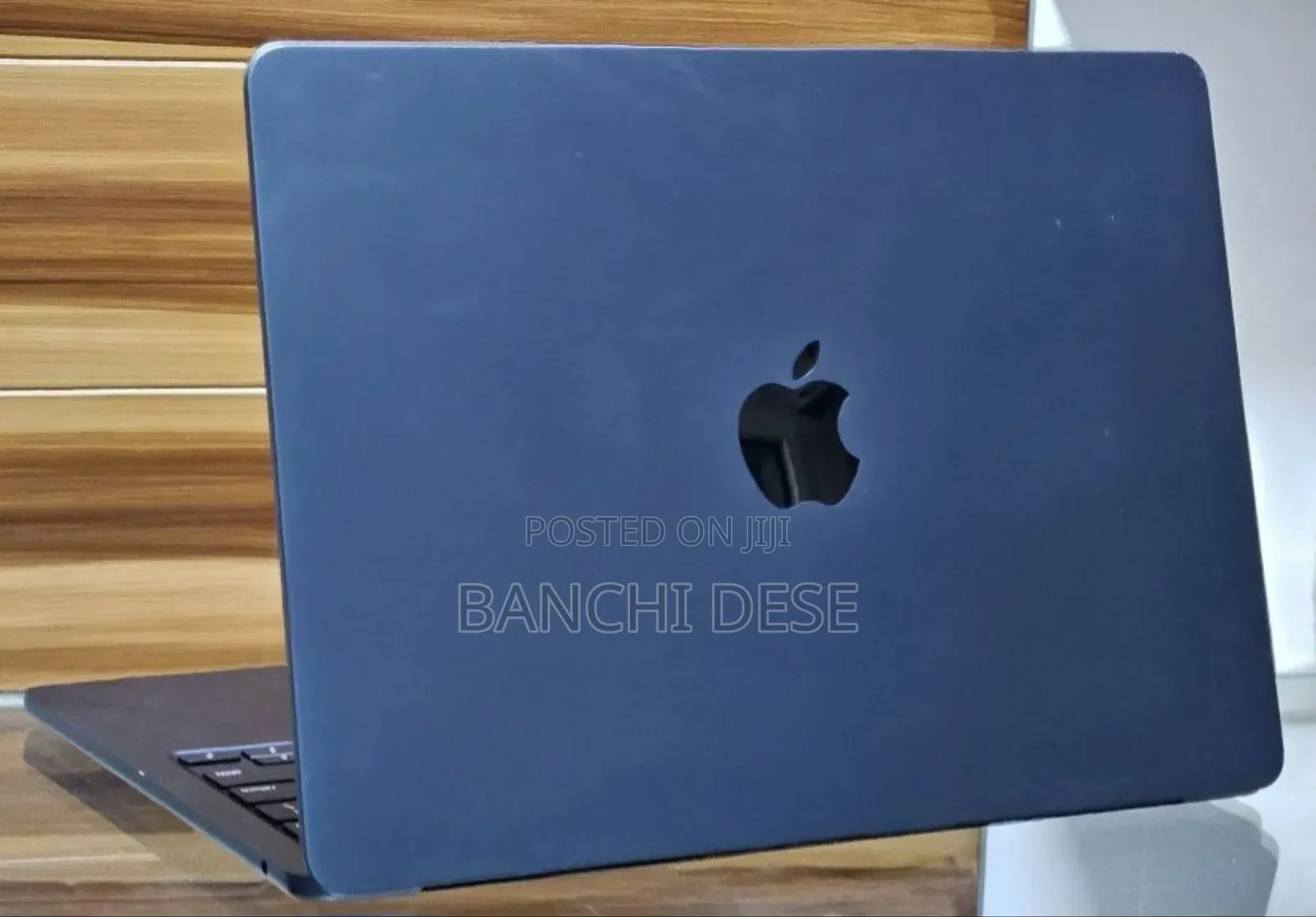 New Apple MacBook Air 2025 M4 13-inch 16GB Apple M4 Pro SSD 256GB