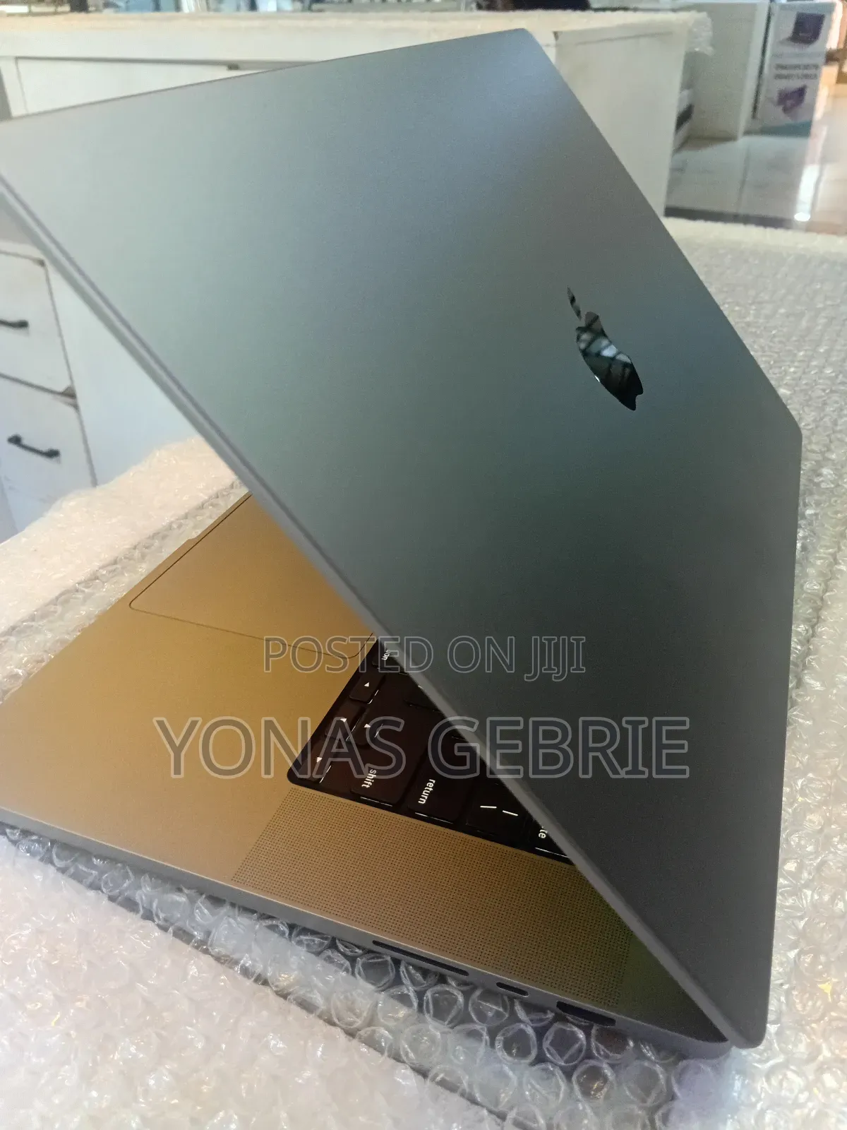 New Laptop Apple MacBook Pro M1 32GB Apple M1 Pro SSD 1T