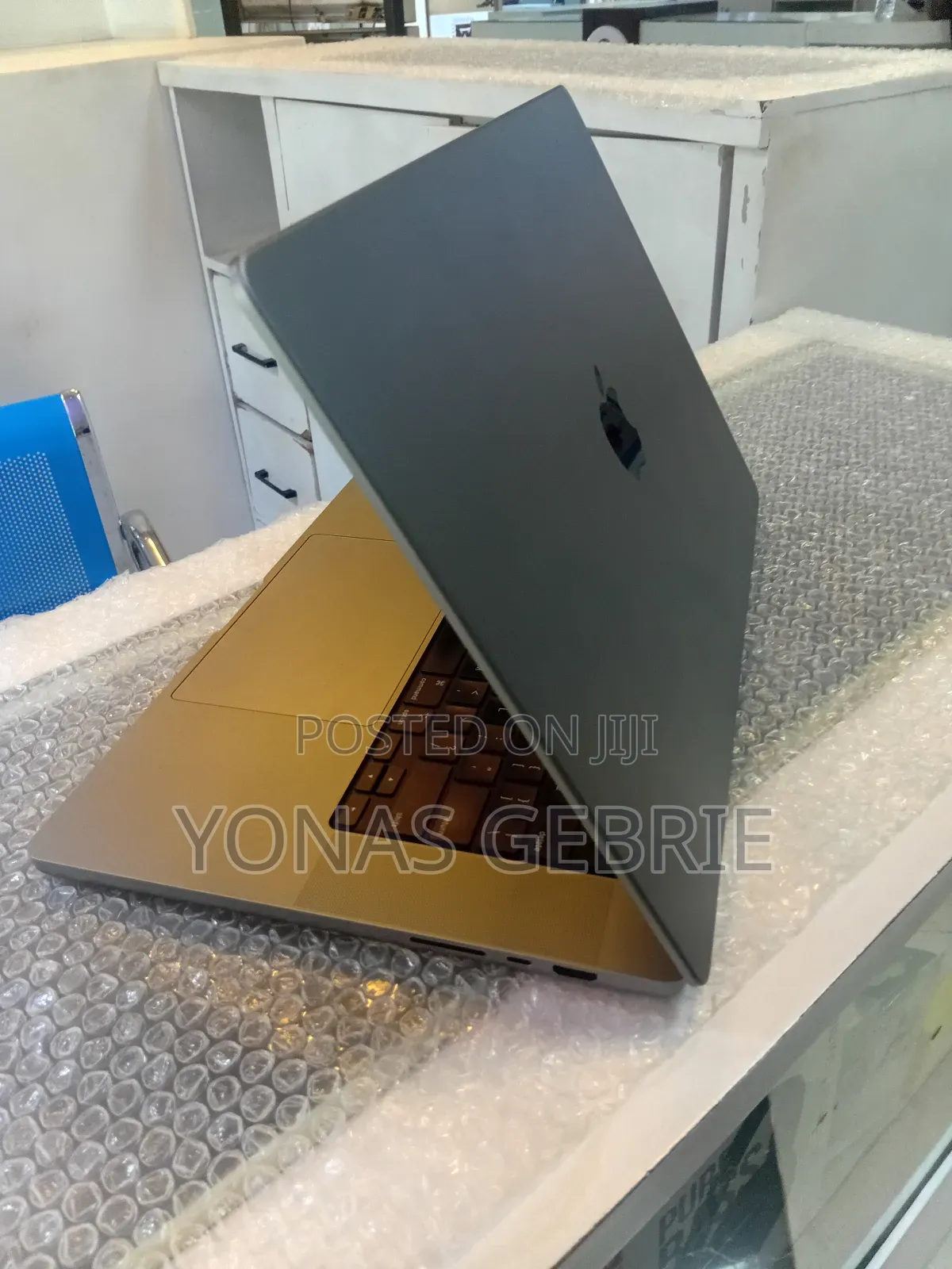New Laptop Apple MacBook Pro M1 32GB Apple M1 Pro SSD 1T