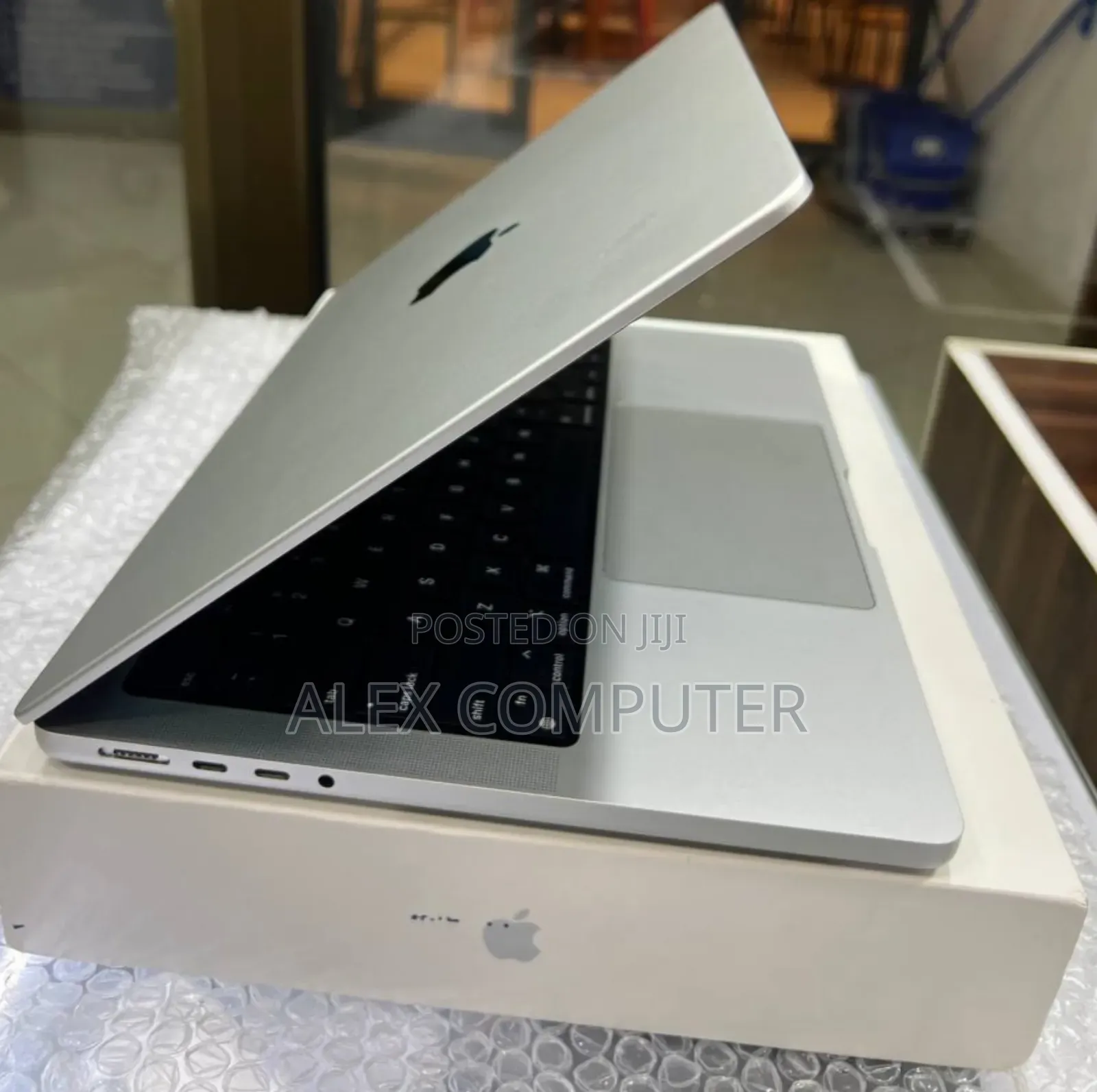 New Laptop Apple MacBook Pro M1 16GB Apple M1 Pro SSD 512GB