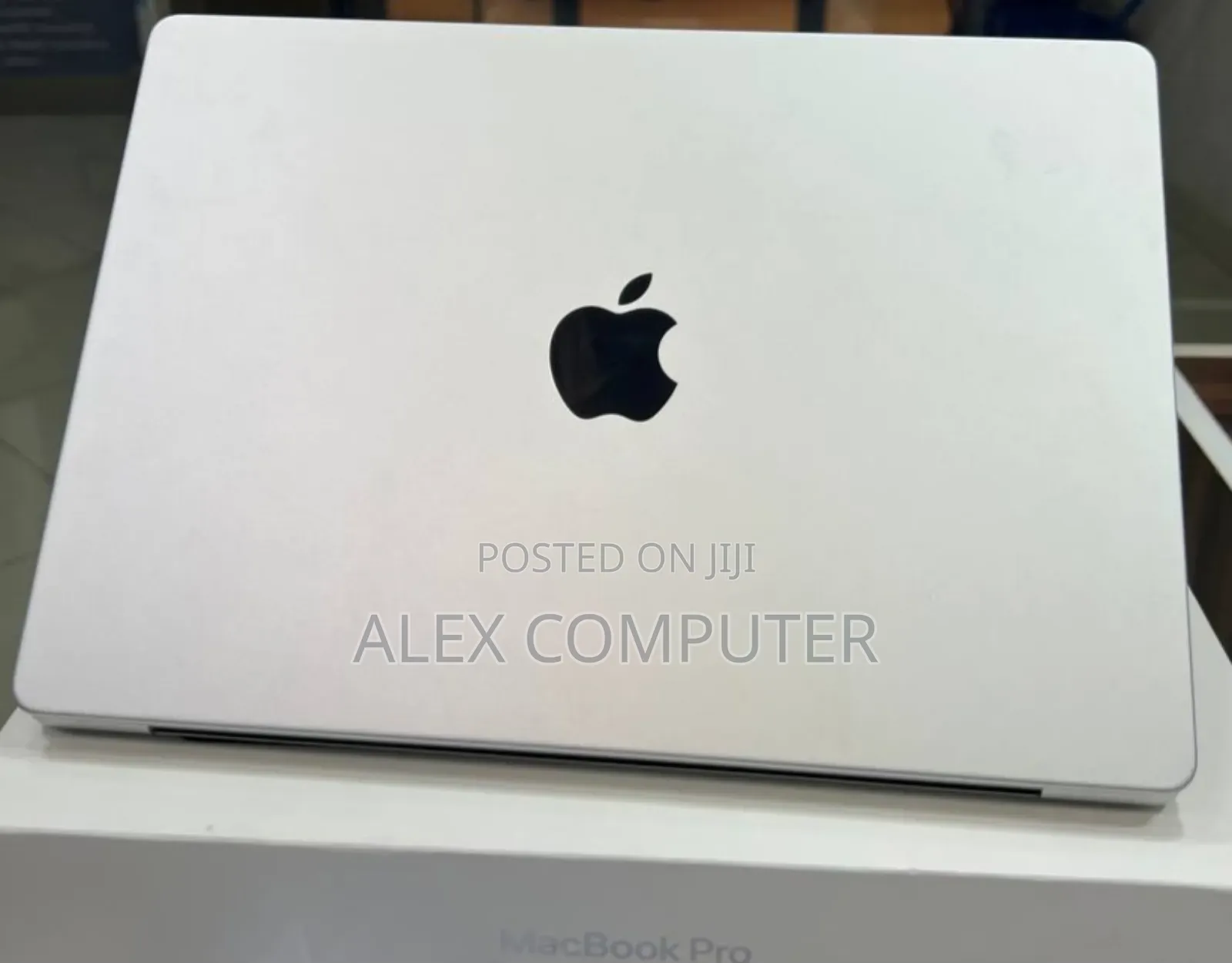 New Laptop Apple MacBook Pro M1 16GB Apple M1 Pro SSD 512GB