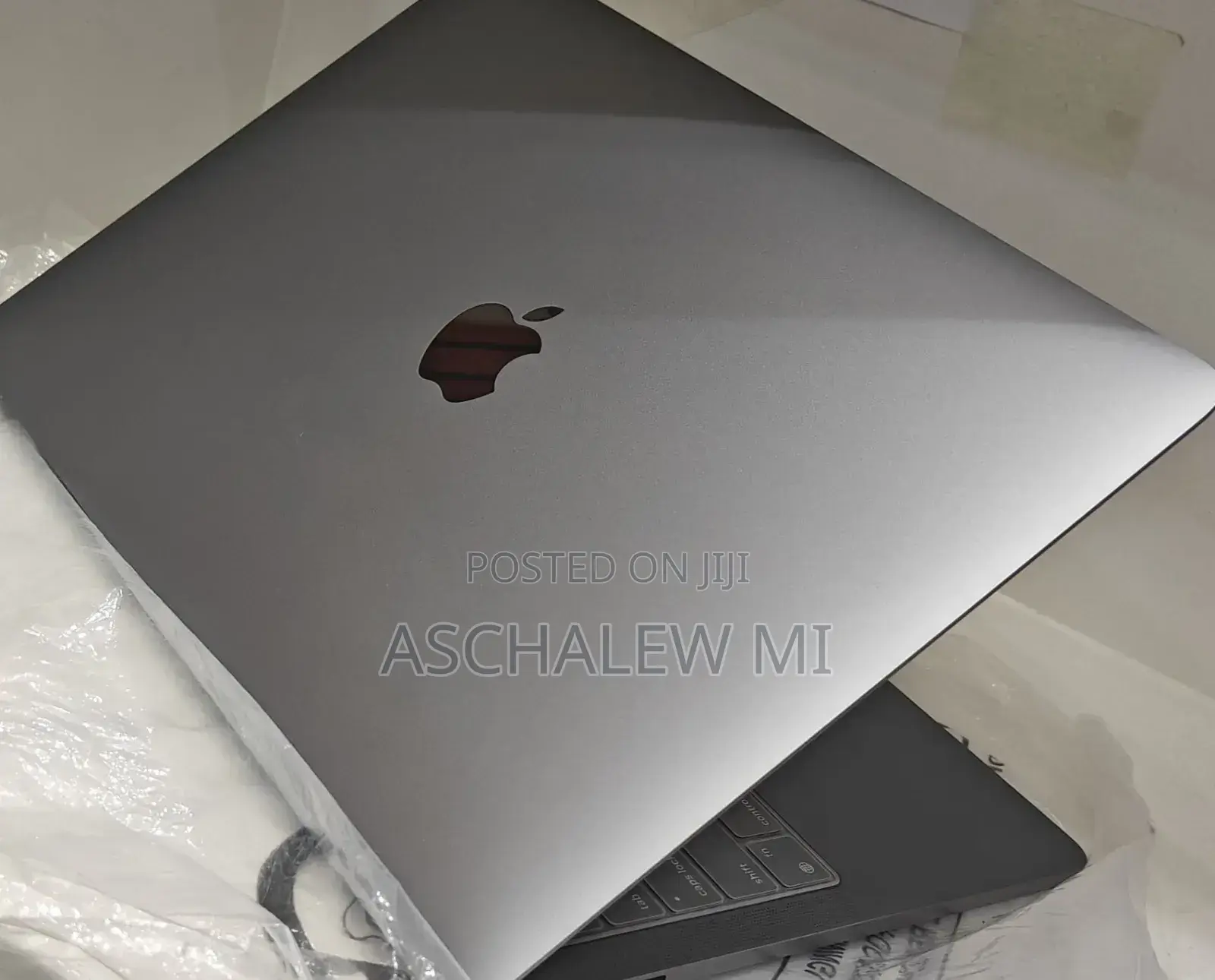 New Laptop Apple MacBook Pro M1 8GB Apple M1 SSD 256GB