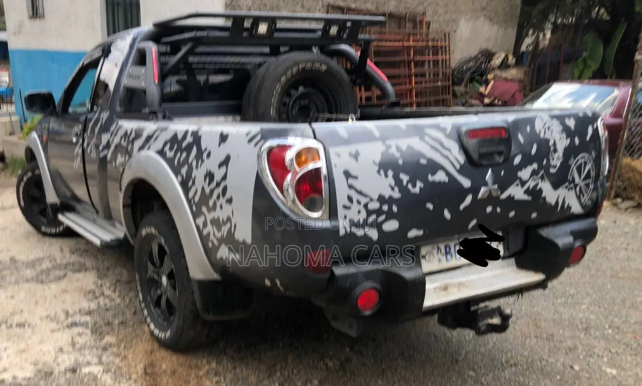 Mitsubishi L200 2007 Gray
