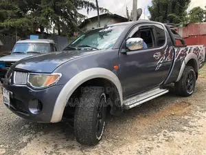 Mitsubishi L200 2007 Gray