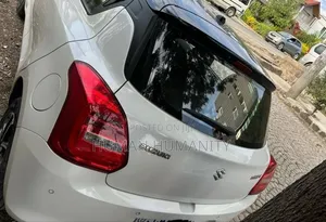 Suzuki Swift 2022 White