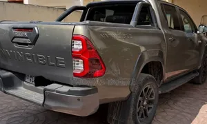 Toyota Hilux 2022 Beige