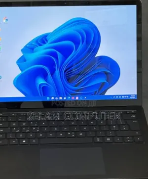 New Laptop Microsoft Surface 16GB Intel Core i7 SSD 512GB