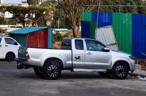 Toyota Hilux 2012 Silver