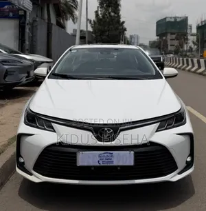 Toyota Corolla LE 2023 White