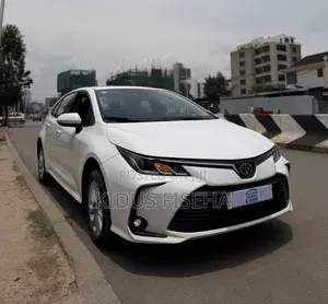 Toyota Corolla LE 2023 White
