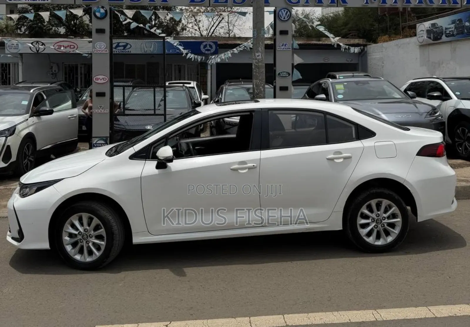 Toyota Corolla LE 2023 White