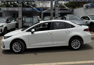 Toyota Corolla LE 2023 White