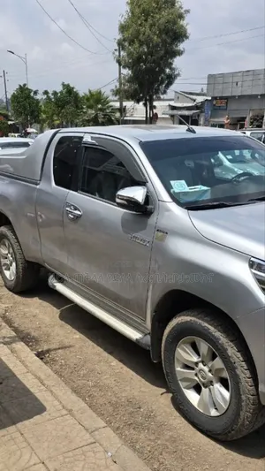 Toyota Hilux 2017 Silver