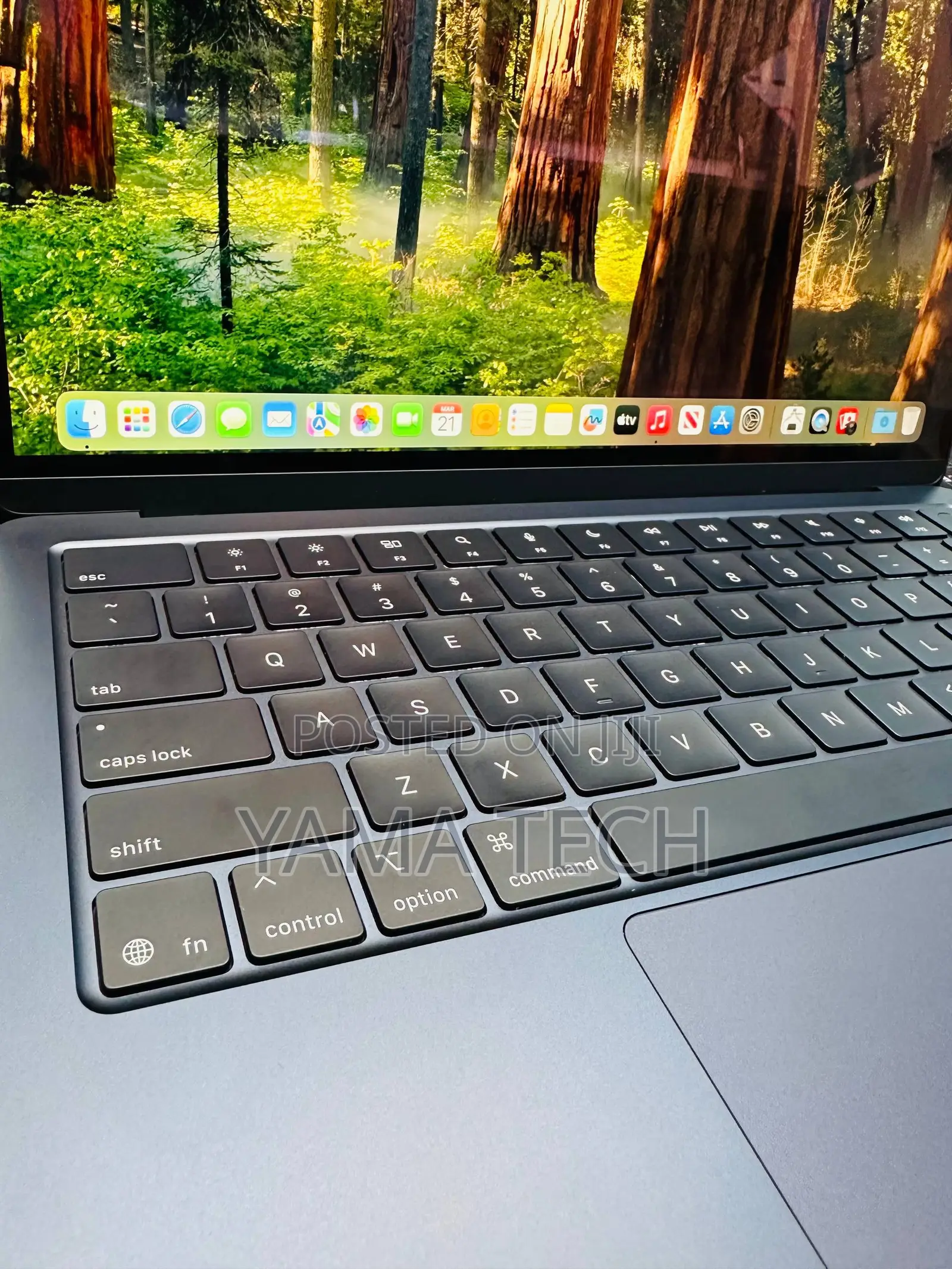New Laptop Apple MacBook Air 2025 M4 13-inch 16GB Apple M4 SSD 256GB