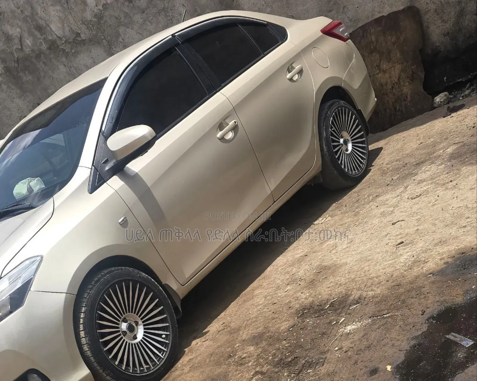 Toyota Yaris 2016 Gold