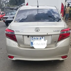 Toyota Yaris 2016 Gold
