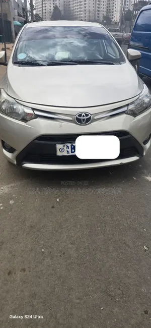 Toyota Yaris 2016 Gold